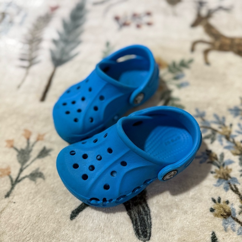 Crocs Kids Blue Clogs size 6